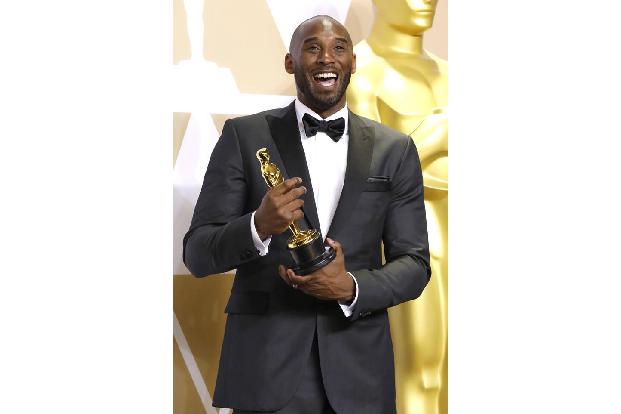 Der tragische Tod von Kobe Bryant machte weltweit Schlagzeilen. Nachdem der Basketballspieler und seine 13-jährige Tochter a... Der tragische Tod von Kobe Bryant machte weltweit Schlagzeilen. Nachdem der Basketballspieler und seine 13-jährige Tochter a...