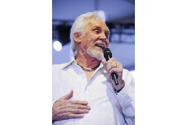 Countrysänger Kenny Rogers konnte auf eine über 60 Jahre während Musikkarriere zurückblicken und landete mit Songs wie 'Luci...
