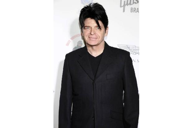 Auch Gary Numan, der mit Songs wie 'Are Friends Electric' Musikgeschichte schrieb und zu den Pionieren der elektronischen Mu...