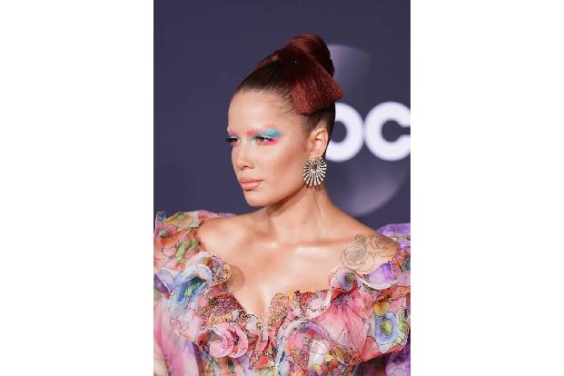 Sängerin Halsey ließ das Prozedere mit 23 Jahren über sich ergehen. Zu jung? Die Musikerin hatte einen guten Grund, denn sie...