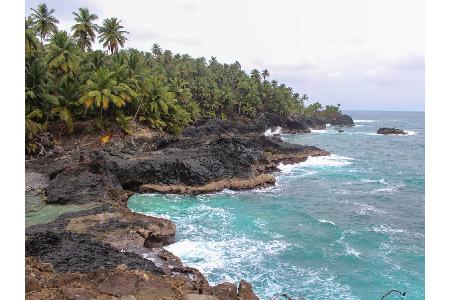 Davor reiht sich der kleine Inselstaat São Tomé und Príncipe vor der Westküste Zentralafrikas ein. 
