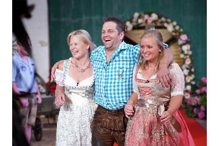 Und welche Frau lässt das Herz von Bauer Stephan (40) höher schlagen: Steffi (36, Friseurmeisterin) oder Caroline (28, Anges...