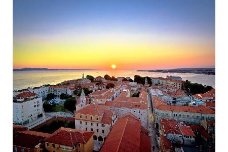 Auf der Neun landet Zadar an der dalmatinischen Küste Kroatiens. Bekannt ist vor allem die auf einer Halbinsel gelegene Alts...