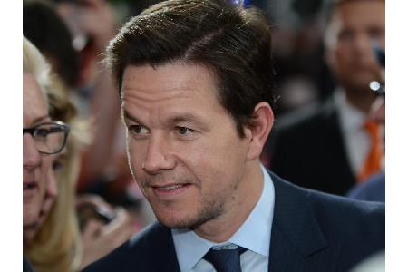 Seine Fans kennen ihn als Action-Star. Mark Wahlberg (47) begann seine Karriere aber auf der Bühne: Er trat als Marky Mark a...
