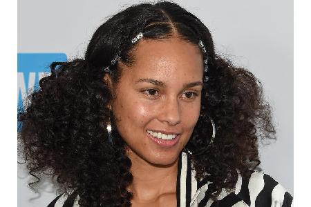 Sie setzte mit ihrem Wandel ein Zeichen und viele Promi-Ladys taten es ihr gleich: Sängerin Alicia Keys (37) entschied sich ...