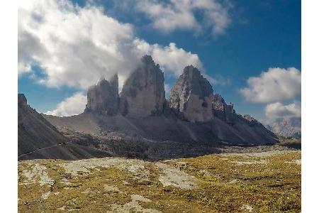 In den Sextner Dolomiten liegen die Drei Zinnen (max. Höhe 2.999 Meter), die zu den bekanntesten und auch schönsten Bergen I...