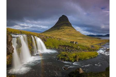 Neben den bisherigen Kandidaten wirkt der Kirkjufell auf Island wie ein kleiner Hügel. Nur 463 Meter ist er hoch, dennoch is...