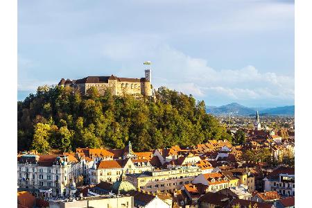 Im Herzen des Landes liegt Ljubljana, Hauptstadt und politisches Zentrum Sloweniens. Hier laufen alle Fäden zusammen. Hinguc...