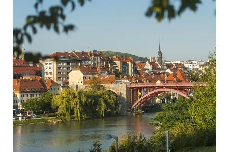 Nur halb so groß, aber mindestens ebenso schön ist Maribor. Die europäische Kulturhauptstadt 2012 dürfte vor allem Winterspo...