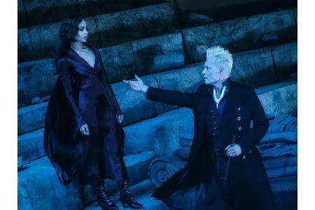 Der dunkle Zauberer Gellert Grindelwald (Johnny Depp) scharrt Anhänger um sich.