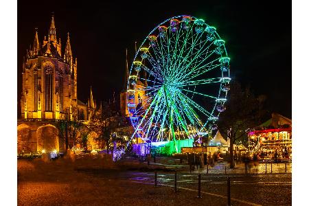 Der Erfurter Weihnachtsmarkt blickt auf eine mehr als 1200 Jahre alte Tradition zurück. Im Stadtkern liegend, zieht er die B...