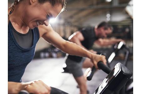 Viele Kalorien verbrennt auch, wer die höchste Trainingsintensität gefunden hat, die er für 30 Minuten aushalten kann. Man s...