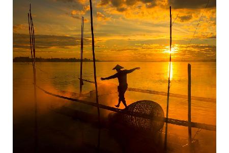Im Mekong-Delta von Kambodscha gibt es noch viele Fischer - die müssen bei ihrem Handwerk allerhand Geschick beweisen Im Mekong-Delta von Kambodscha gibt es noch viele Fischer - die müssen bei ihrem Handwerk allerhand Geschick beweisen