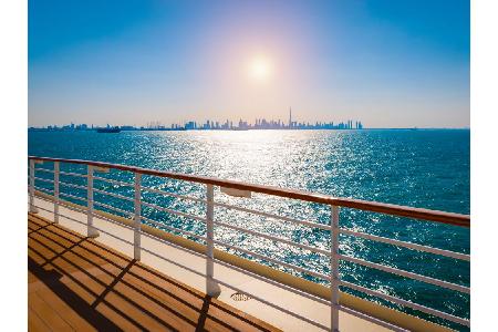 Das geschulte Globetrotter-Auge hat am Horizont wahrscheinlich schon die Skyline von Dubai erspäht. Die Touren zwischen dem ...