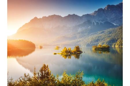 Der Eibsee, unterhalb der Zugspitze, gehört zu den schönsten seiner Art in ganz Europa. Doch es gibt noch mehr zu bestaunen ... Der Eibsee, unterhalb der Zugspitze, gehört zu den schönsten seiner Art in ganz Europa. Doch es gibt noch mehr zu bestaunen ...