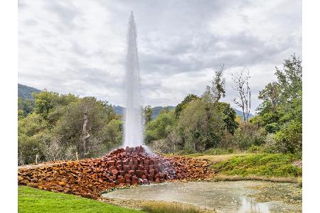 Dieser Geysir liegt nicht etwa auf Island, sondern in Deutschland. Mit 60 Metern Auswurfhöhe ist er sogar der größte Kaltwas...