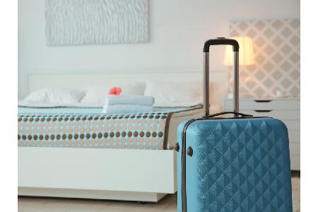 Platz 4: Der Koffer. Klingt skurril, aber tatsächlich bleiben ganze Gepäckstücke oft im Hotelzimmer stehen. Bietet die Unter...