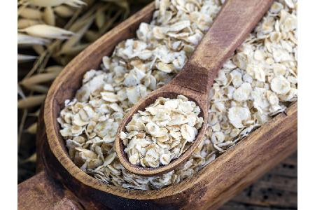 Auch Haferflocken sind tolle Zink-, Eisen- und Magnesiumlieferanten und zudem reich an Biotin, auch bekannt als Vitamin B7. ...