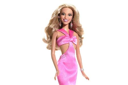 Dank wallender Mähne und großem Lächeln geht die Barbie als Beyoncé durch.