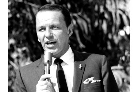 Nicht nur Frauen dienen als Vorlage - immerhin gibt es auch Ken! So gibt es zum Beispiel Hollywood-Legende Frank Sinatra (19...
