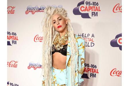 Lady Gaga ist für ihre zumeist schrägen und eigenwilligen Auftritte bestens bekannt. Ihr Dreadlocks-Look im Jahr 2013 sorgte... Lady Gaga ist für ihre zumeist schrägen und eigenwilligen Auftritte bestens bekannt. Ihr Dreadlocks-Look im Jahr 2013 sorgte...