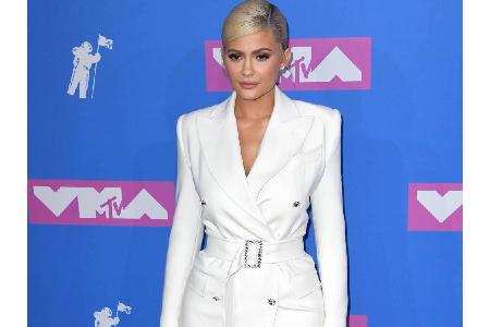 Der erwachsene Look steht Kylie Jenner gut! Kurz nach ihrem 21. Geburtstag zeigte sie sich bei den MTV Video Music Awards in...