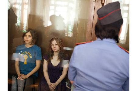 2012 landeten Nadeschda Tolokonnikowa und Marija Aljochina, Mitglieder der russischen Aktionsgruppe Pussy Riot, im Gefängnis...