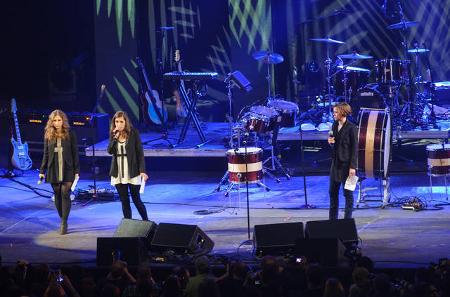 …Amnesty International Bringing Human Rights Home-Konzert auf - der Auftritt wurde kurz darauf von den restlichen Pussy Riot...