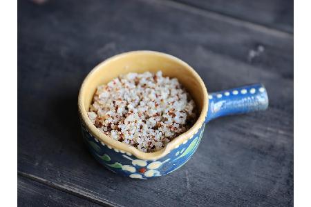 Das Superfood Quinoa enthält nicht nur jede Menge Vitamine, sondern auch wertvolle Fett- und Aminosäuren. Letztere helfen be...