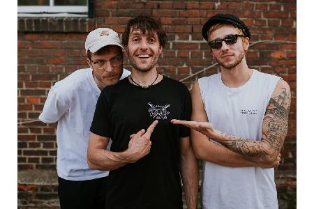 Die Punk-Rock-Band Itchy Poopzkid aus der Weltmetropole Eislingen an der Fils sagt zum Entstehungsmythos ihres Bandnamens: 