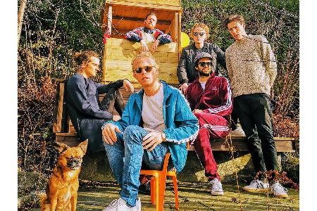 Die norwegische Indie-Pop-Band Kakkmaddafakka behauptet, dass ihr Bandname aus ihrer eigenen Geheimsprache entstanden sei. Ü...
