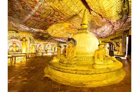 Ein weiteres Wahrzeichen der Insel steht im zentral gelegenen Dambulla. In den Höhlen der Stadt versteckte sich einst 14 Jah...