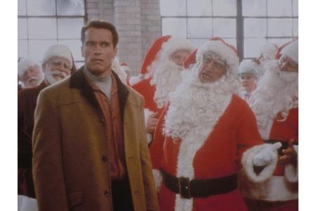 Weihnachten steht vor der Tür! Höchste Zeit, Arnold Schwarzenegger bei seiner Suche nach einer Action-Figur für seinen Sohn ... Weihnachten steht vor der Tür! Höchste Zeit, Arnold Schwarzenegger bei seiner Suche nach einer Action-Figur für seinen Sohn ...