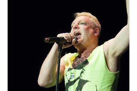 Der britische Sänger der Band Erasure, Andy Bell (54), weiß seit 1998 von seiner Krankheit. An die Öffentlichkeit ging er da...