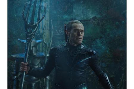 Als Berater Vulko an der Seite des Königs: Willem Dafoe, der einst als Norman Osborn bzw. Grüner Kobold 