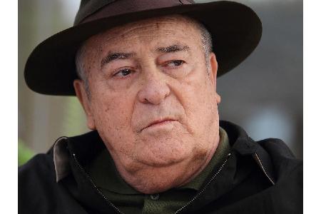 Der italienische Regisseur Bernardo Bertolucci stirbt am 26. November nach langer Krankheit im Alter von 77 Jahren in Rom. F...