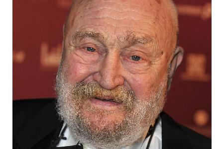 Der bekannteste Schauspieler der ehemaligen DDR Rolf Hoppe stirbt am 14. November im Alter von 87 Jahren in Dresden.