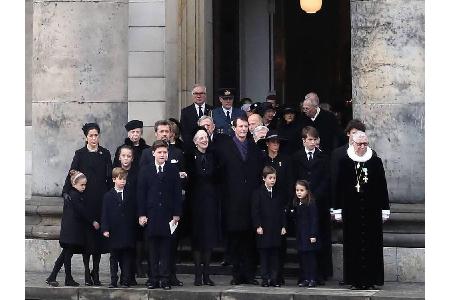 Das royale Jahr 2018 begann auch traurig. Königin Margrethe II. von Dänemark (78, v.M.) und ihre Familie mussten sich von ih...