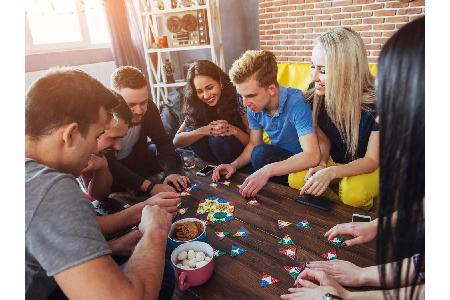 Spieleabende sind nicht nur lustig, sie trainieren auch die Kreativität und stärken das analytische Denken. Außerdem sind si...