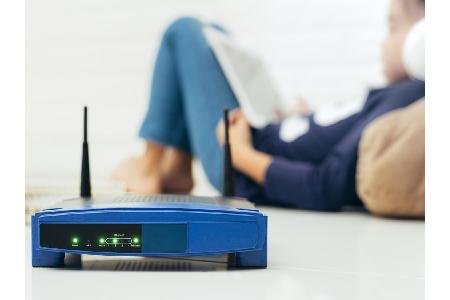 Der WLAN-Router oder das Smartphone neben dem Bett können wegen ihrer elektromagnetischen Felder den natürlichen Regeneratio...
