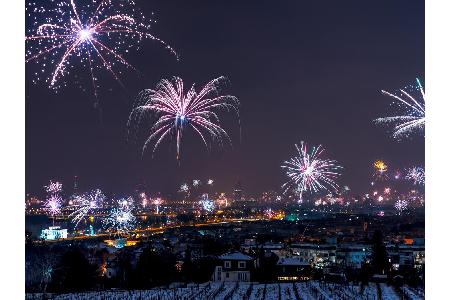 Noch deutlicher fällt die Differenz im österreichischen Wien aus. Wer die Neujahrsnacht zwischen Prater und Schloss Schönbru...