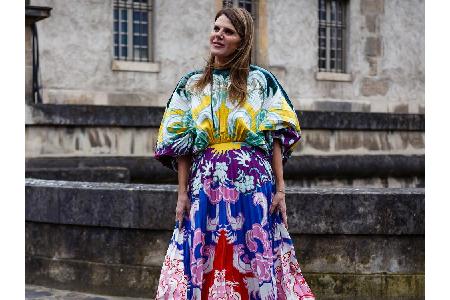 Die italienische Modejournalistin Anna Dello Russo liebt es gerne ausgefallen und zeigt sich bei der Pariser Fashion Week in...