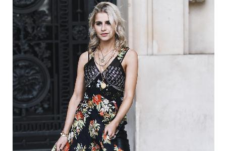 Paco Rabanne setzt in diesem Sommer ebenfalls auf den indischen Muster-Mix. Auch Fashion-Expertin Caro Daur ist Fan und komb...