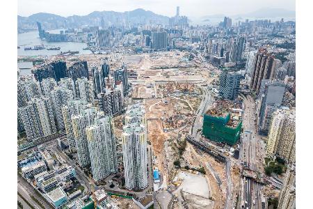 Was bis vor Kurzem eine riesige Baustelle im Stadtzentrum Hong Kongs gewesen ist, war bis 1998 der berühmt-berüchtigte Flugh...