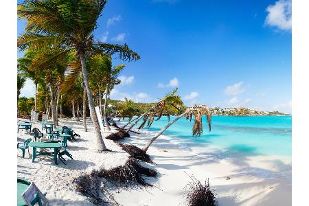 Zurück zu Traumstränden und türkisfarbenem Meer. Beides hat Anguilla in der Karibik zu bieten. Die 102 Quadratkilometer vor ...