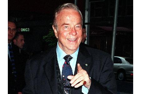 Das Leben des italienischen Star-Regisseurs Franco Zeffirelli ging am 15. Juni zu Ende. Der Filmemacher verstarb im Alter vo...