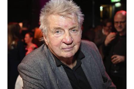 Er arbeitete als Kabarettist, Autor, Schauspieler, Regisseur, Boxkampfrichter und Sportkommentator: Werner Schneyder starb a...