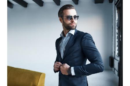 Die Sonnenbrille ist im Sommer wie im Winter ein unverzichtbares Accessoire für viele. Beim Bewerbungsgespräch hat sie jedoc...