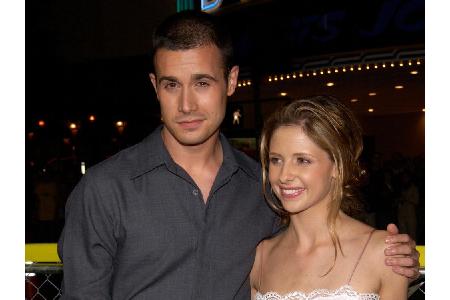 In den 90er Jahren gehörten sie zu den beliebtesten Teenie-Stars: Sarah Michelle Gellar und Freddie Prinze jr. Sie standen s...
