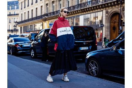 In Berlin lieben die Frauen die Marke Balenciaga und Abendkleider, während die Männer sich lieber in die Entwürfe von Rick O...